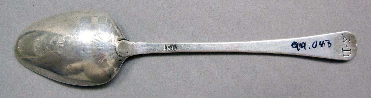 1998.0004.3885 Silver Spoon underside