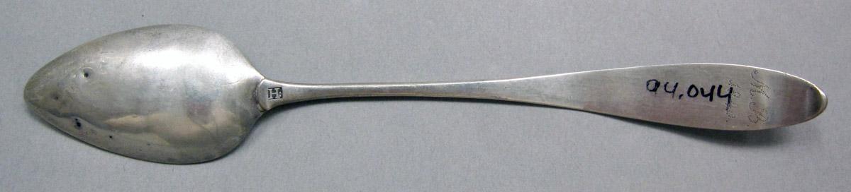 1998.0004.3886 Silver Spoon underside