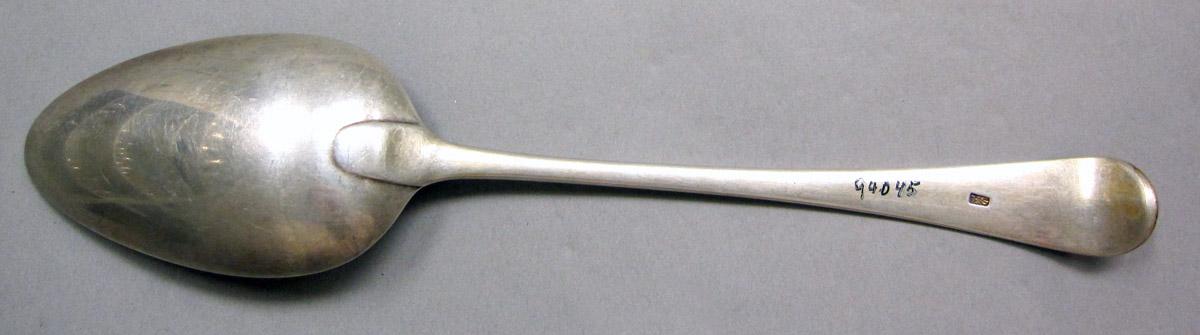 1998.0004.3887 Silver Spoon underside