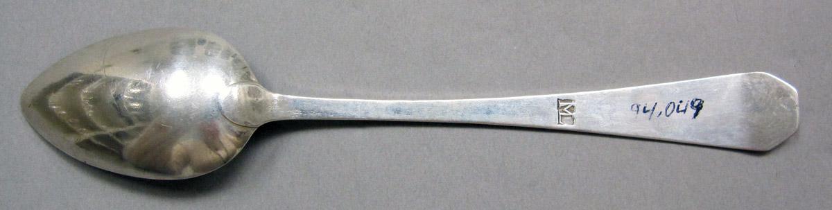1998.0004.3891 Silver Spoon underside