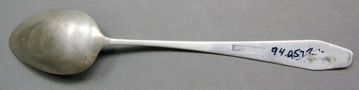 1998.0004.3899 Silver Spoon underside