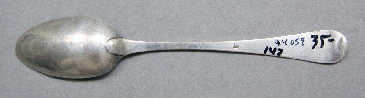 1998.0004.3901 Silver Spoon underside