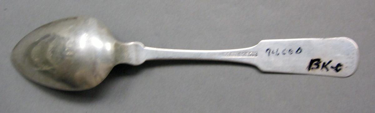 1998.0004.3902 Silver Spoon underside