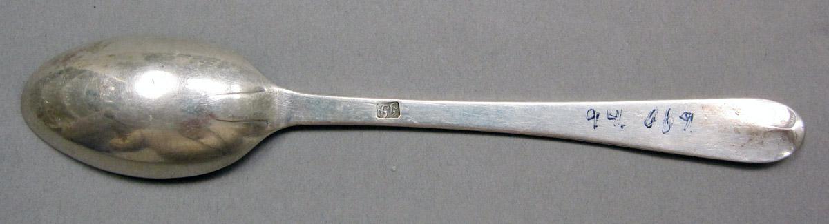 1998.0004.3911 Silver Spoon underside