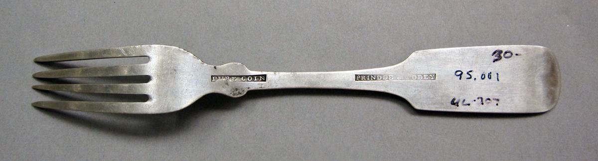 1998.0004.3914 Silver fork underside