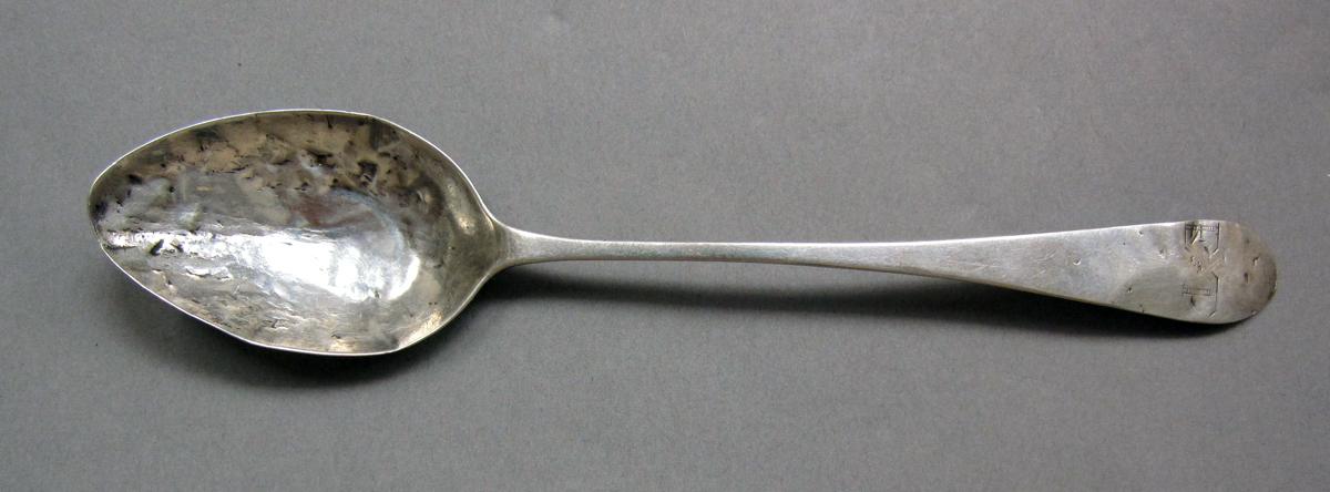 1998.0004.3916 Silver spoon upper surface