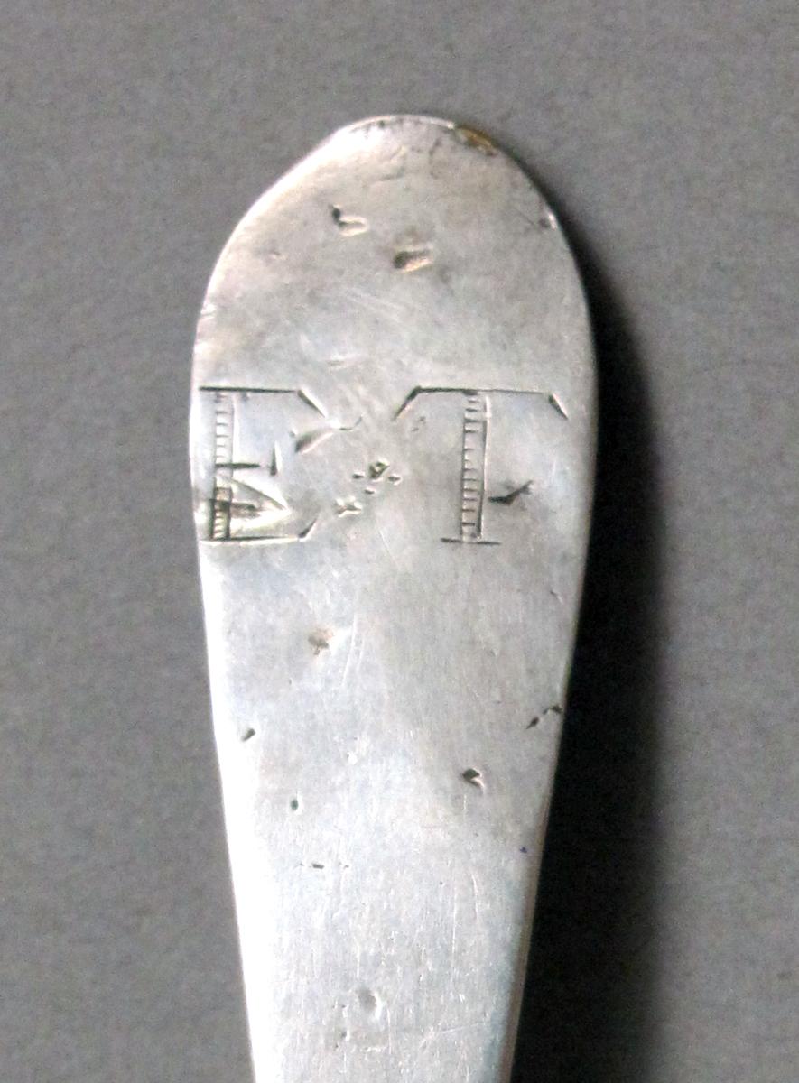 1998.0004.3916 Silver spoon engraving