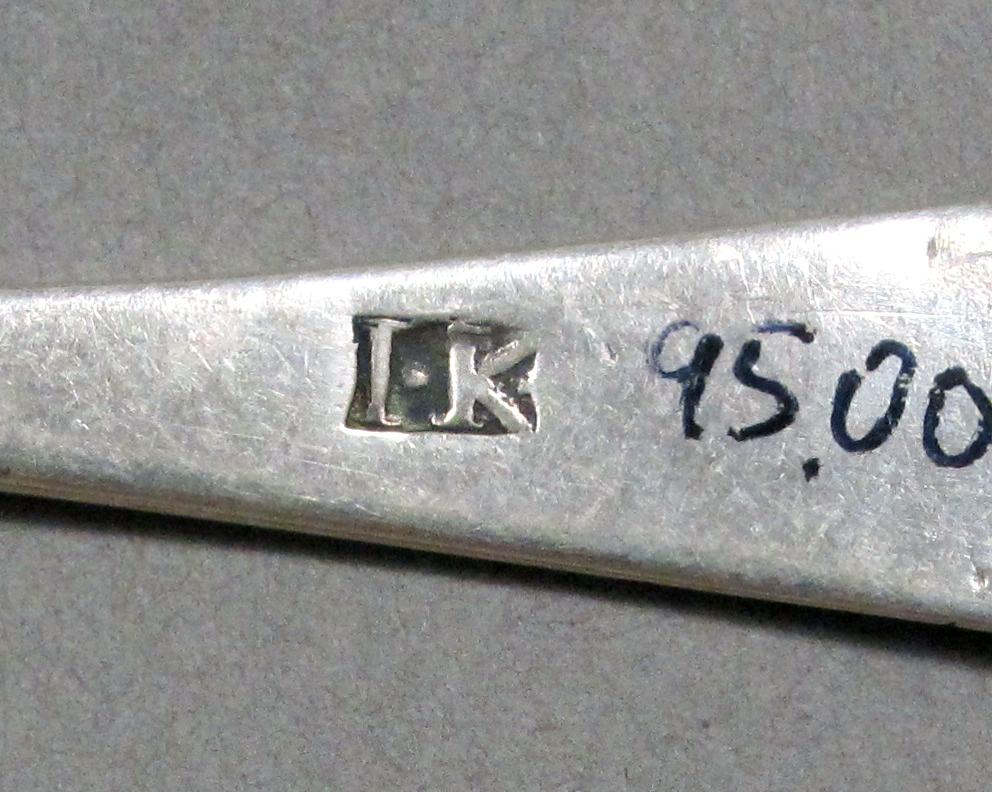1998.0004.3916 Silver spoon mark