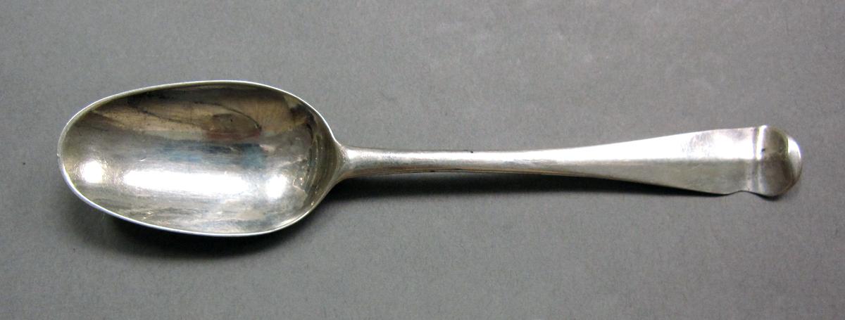 1998.0004.3917 Silver spoon upper surface