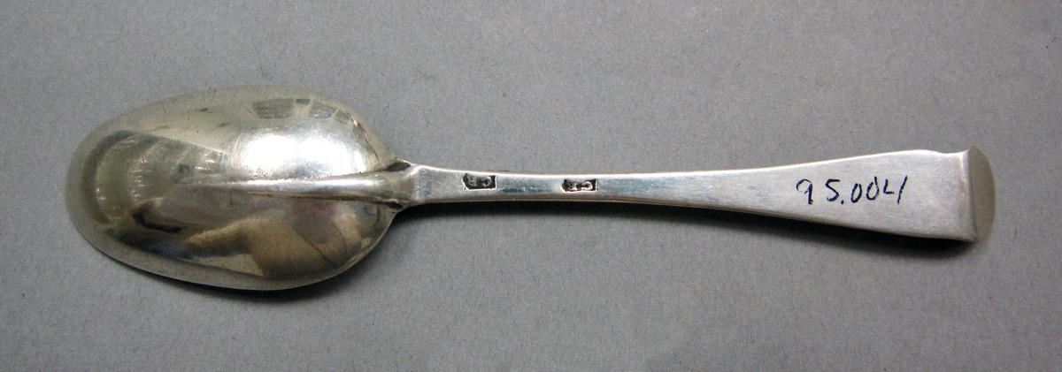 1998.0004.3917 Silver spoon underside