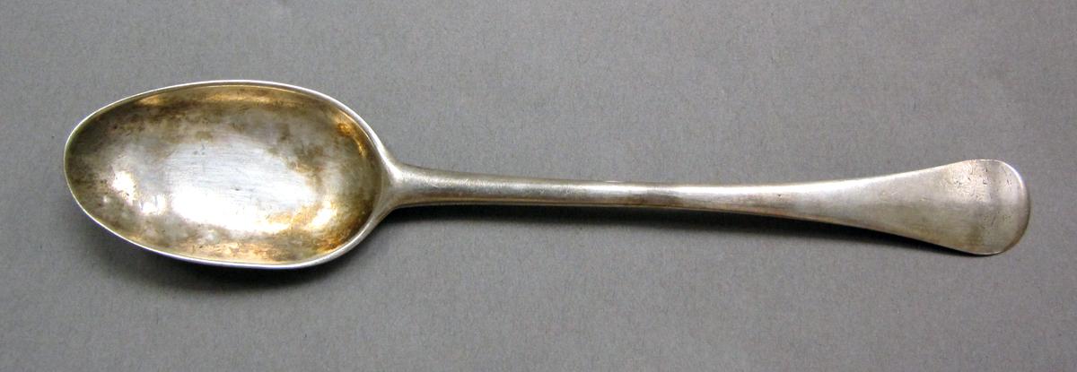 1998.0004.3918 Silver spoon upper surface