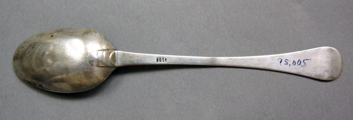 1998.0004.3918 Silver spoon mark