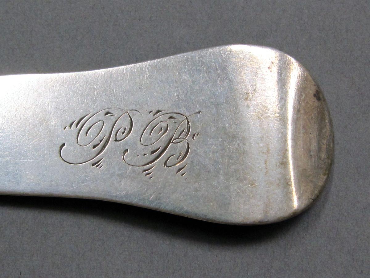 1998.0004.3919 Silver spoon engraving 1