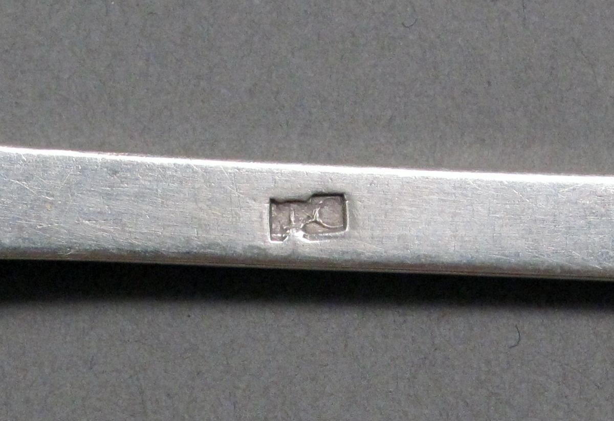 1998.0004.3920 Silver spoon mark