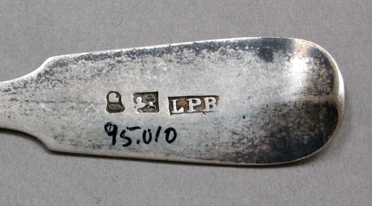 1998.0004.3923 Silver spoon mark