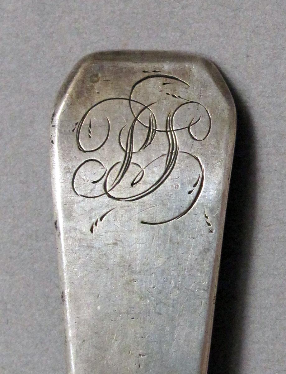 1998.0004.3925 Silver spoon engraving