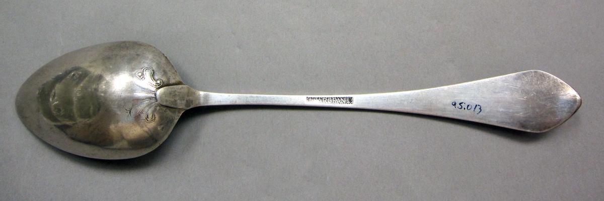 1998.0004.3926 Silver spoon underside
