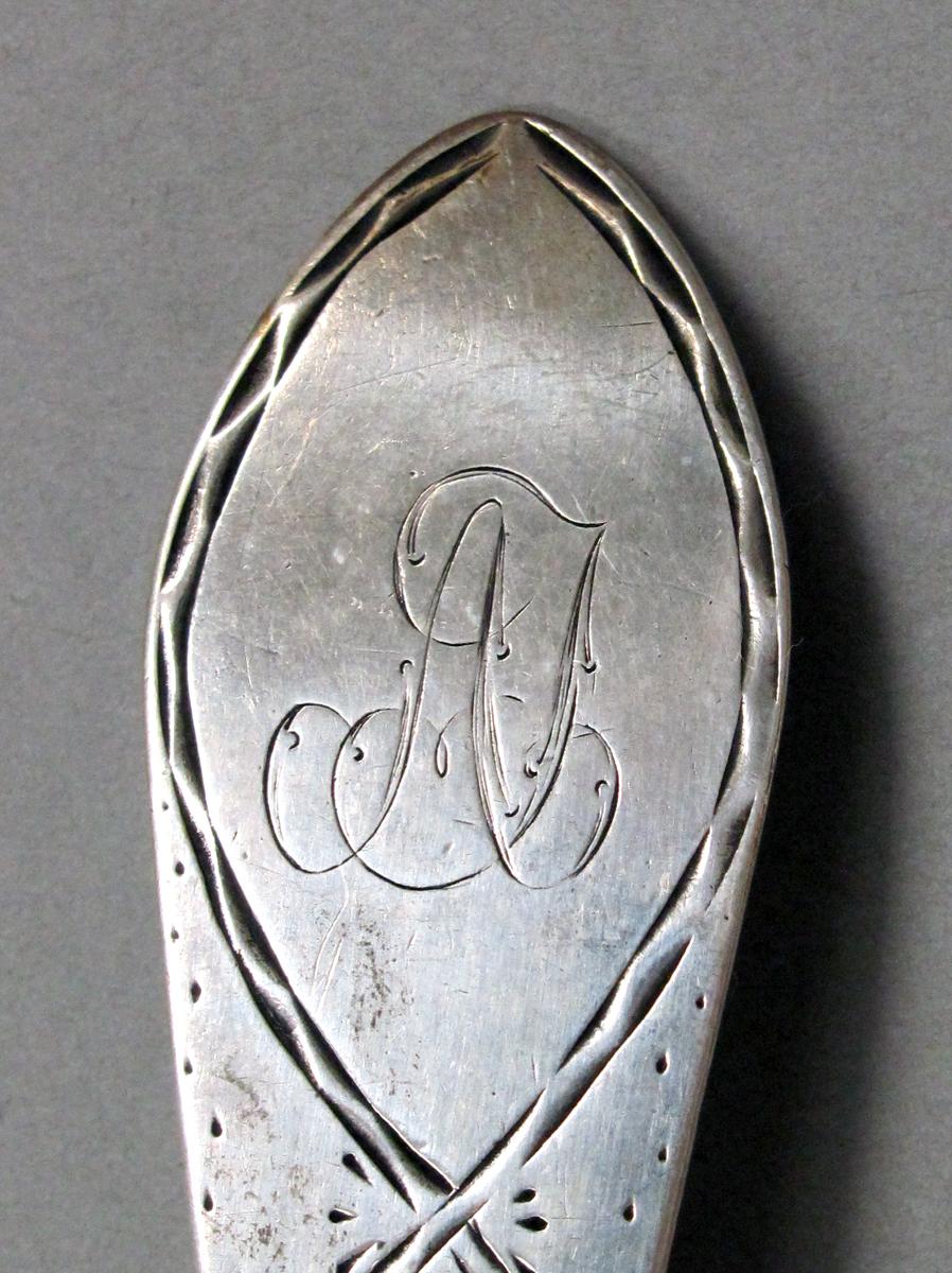1998.0004.3927 Silver spoon engraving 2