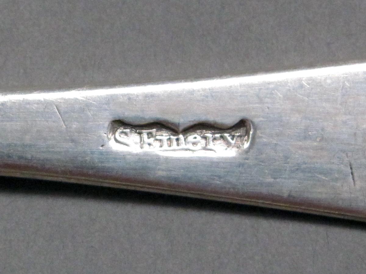 1998.0004.3927 Silver spoon mark