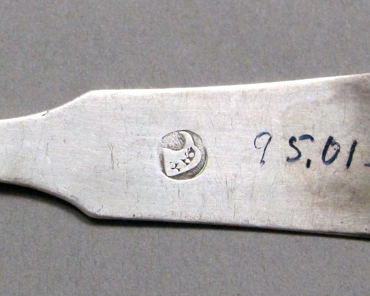 1998.0004.3928 Silver spoon mark