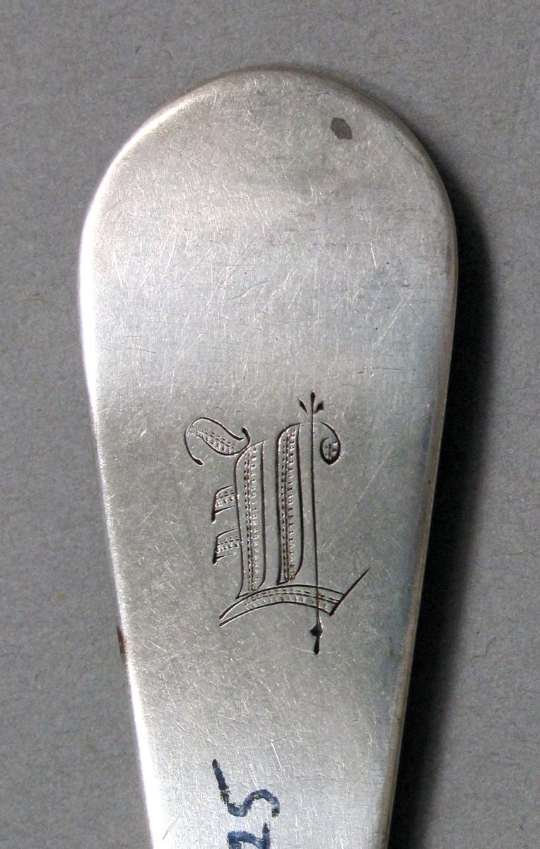 1998.0004.3938 Silver spoon engraving