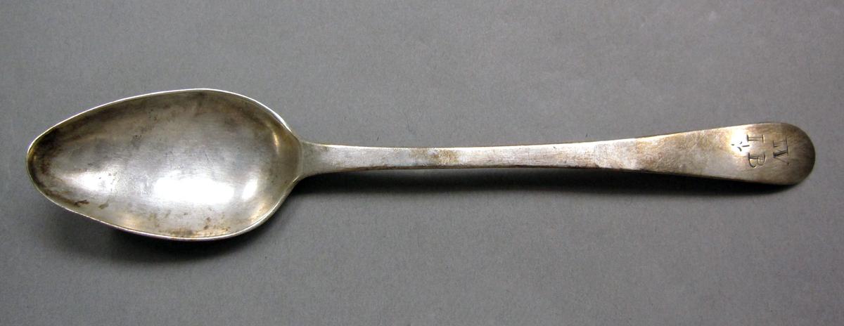 1998.0004.3939 Silver spoon upper surface