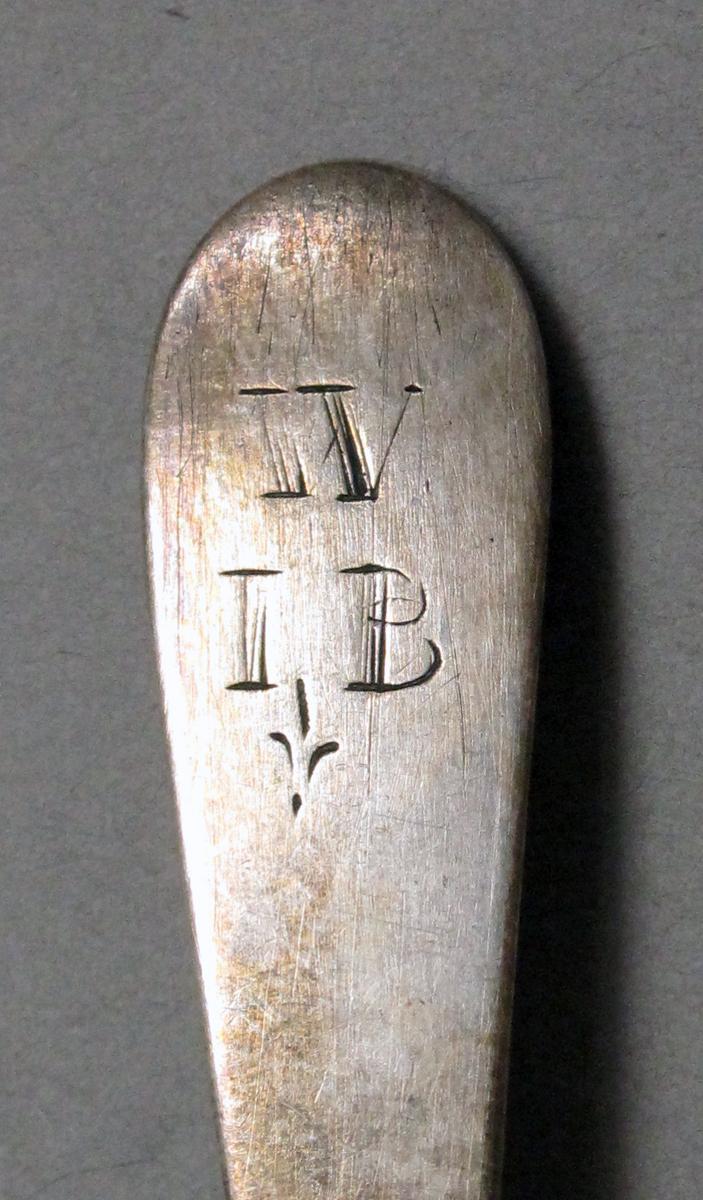 1998.0004.3939 Silver spoon engraving