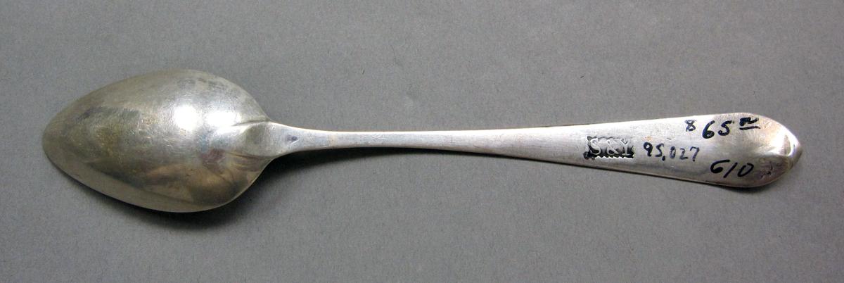 1998.0004.3940 Silver spoon underside