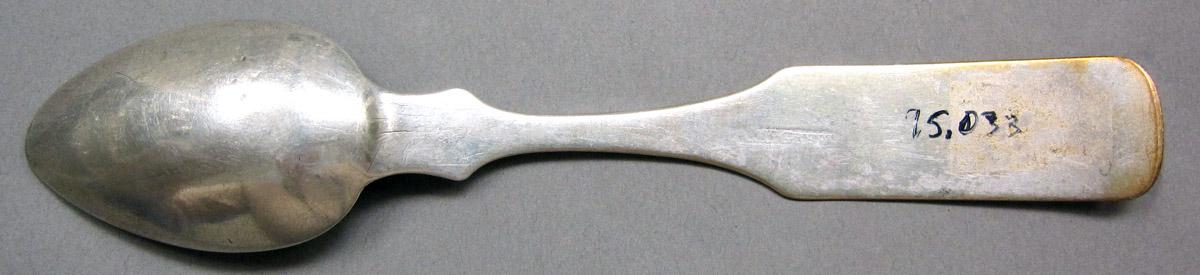 1998.0004.3946 Silver Spoon underside