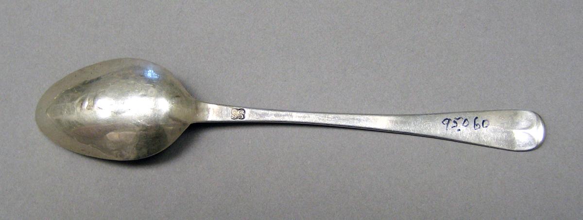 1998.0004.3972 Silver spoon underside