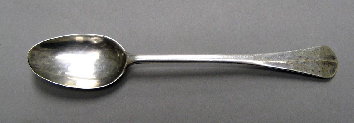 1998.0004.3973 Silver spoon upper surface