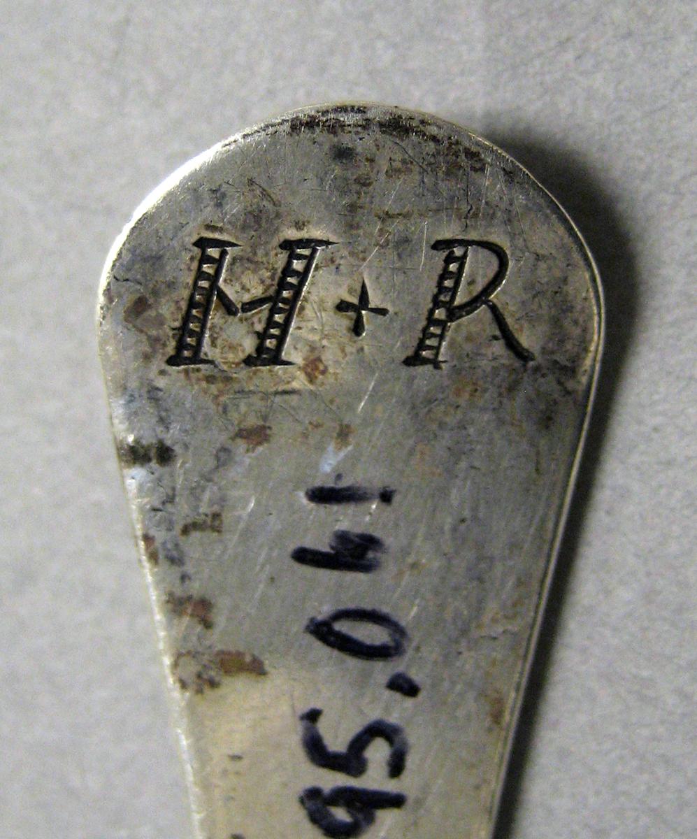 1998.0004.3973 Silver spoon engraving