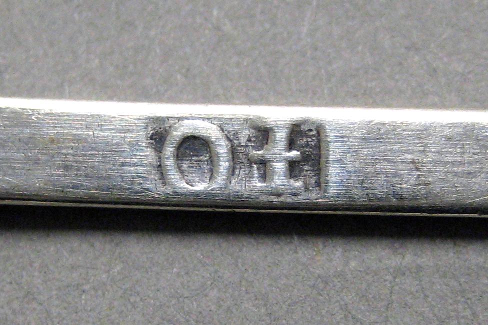 1998.0004.3973 Silver spoon mark