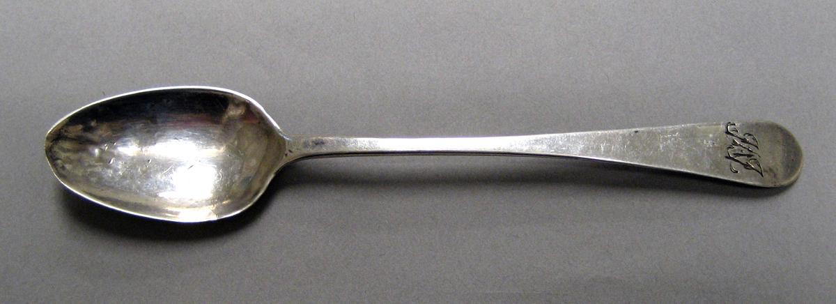 1998.0004.3975 Silver spoon upper surface