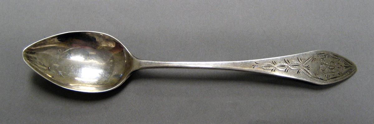 1998.0004.3976 Silver spoon upper surface