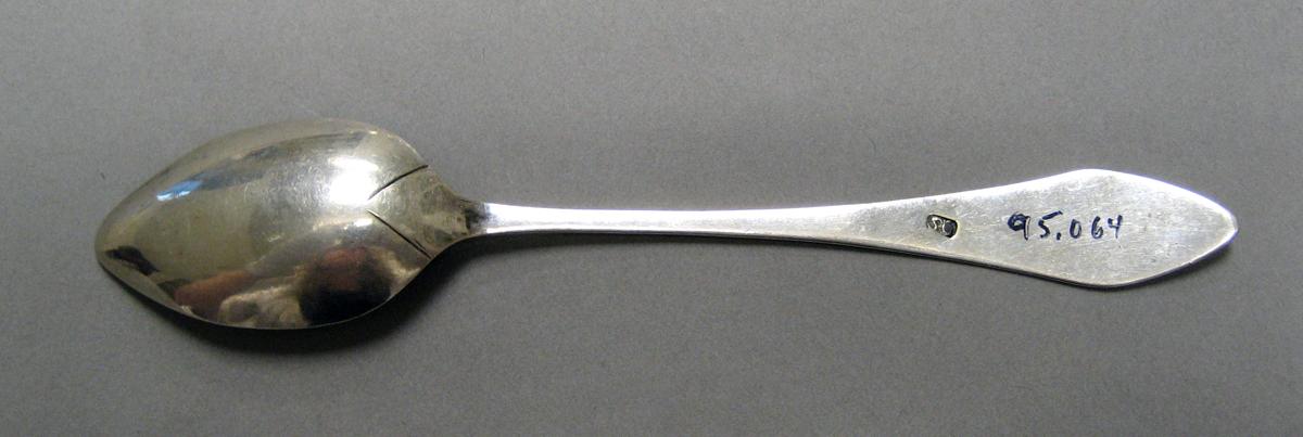 1998.0004.3976 Silver spoon underside