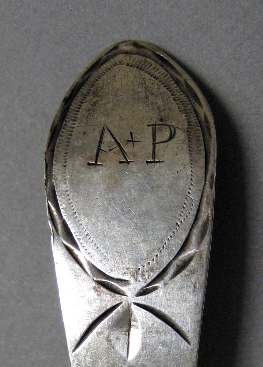 1998.0004.3977.001 Silver spoon engraving