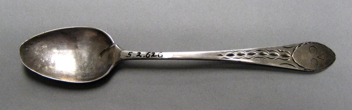 1998.0004.3977.002 Silver spoon upper surface
