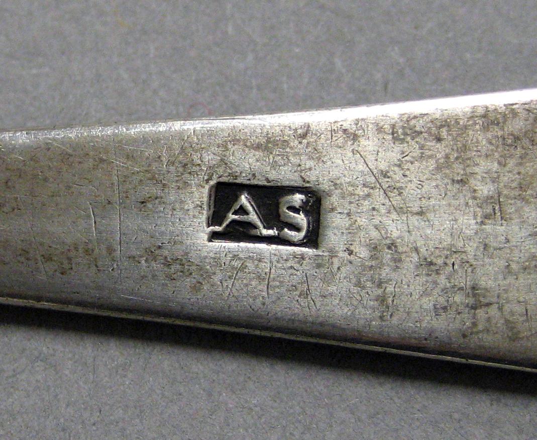1998.0004.3977.002 Silver spoon mark