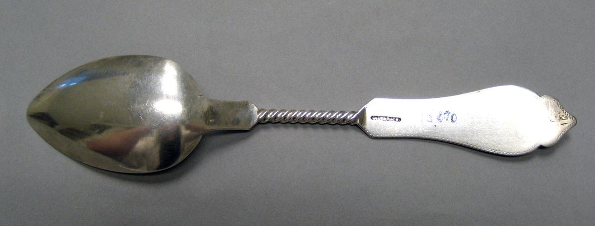 1998.0004.3982 Silver spoon underside
