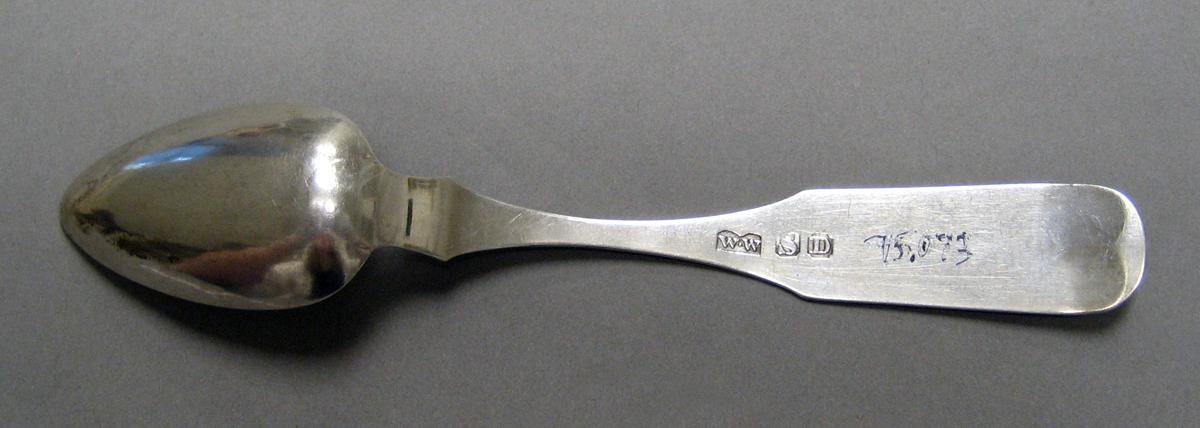 1998.0004.3985 Silver spoon underside