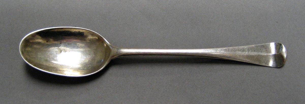 1998.0004.3987 Silver spoon upper surface