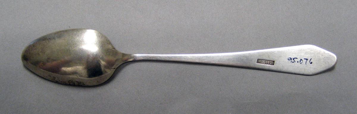 1998.0004.3988 Silver spoon underside