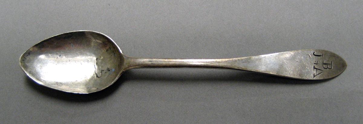 1998.0004.3989 Silver spoon upper surface