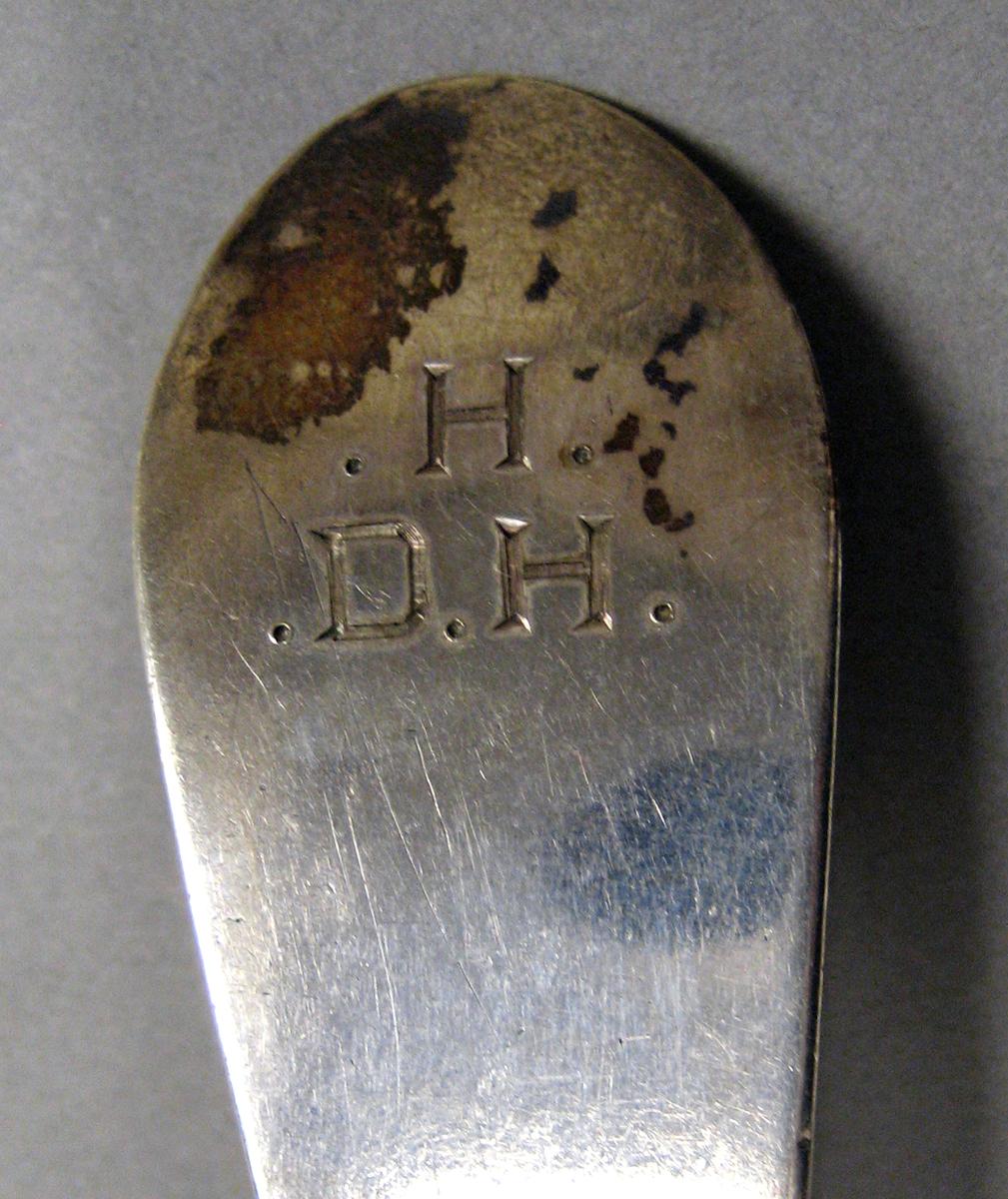 1998.0004.3991 Silver spoon engraving