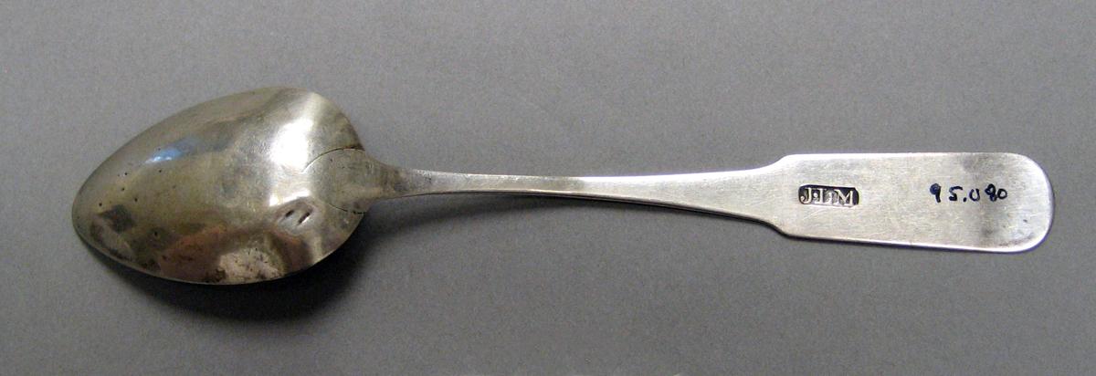 1998.0004.3992 Silver spoon underside