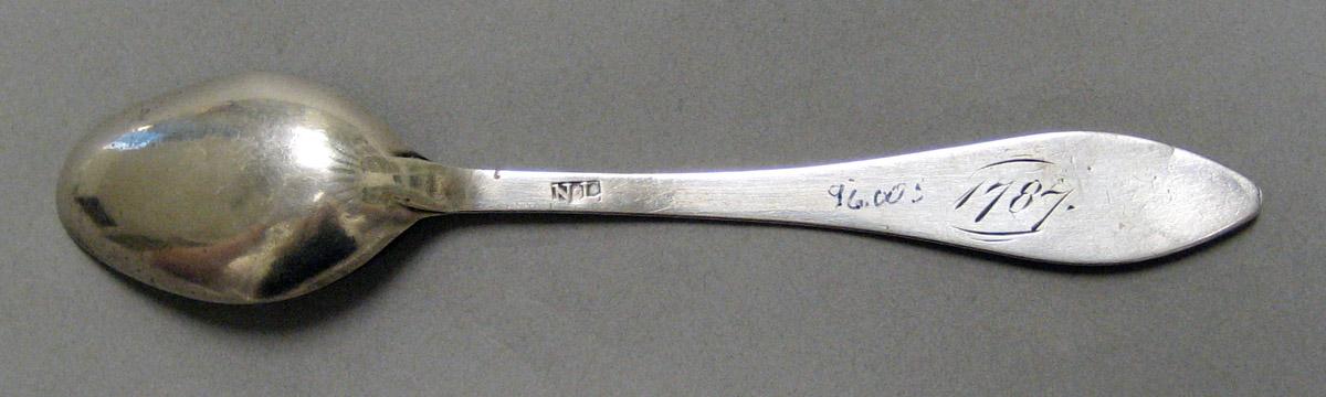 1998.0004.3997 Silver Spoon underside