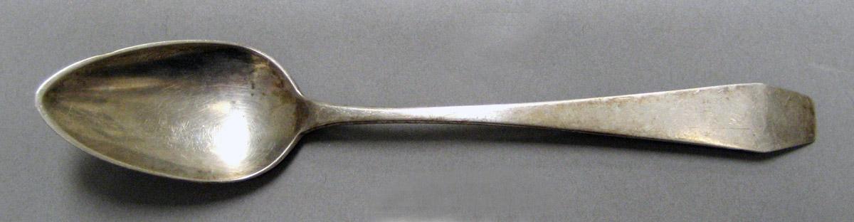 1998.0004.4010 Silver Spoon upper surface