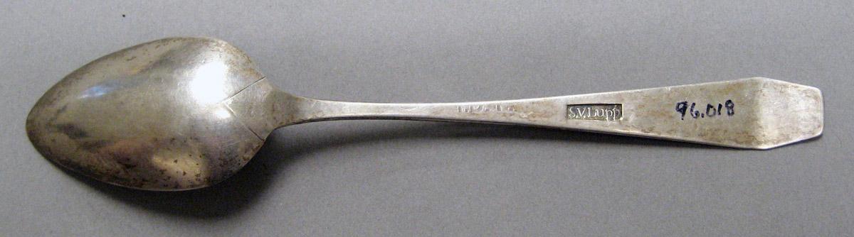 1998.0004.4010 Silver Spoon underside
