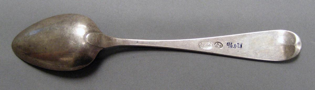 1998.0004.4013 Silver Spoon underside